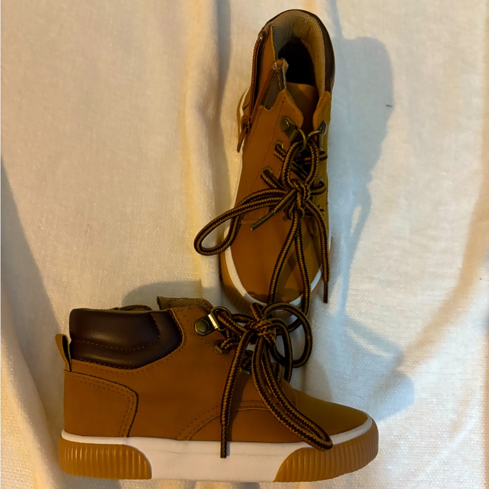 US Sports toddler boots cognac size 8 side zip worn once